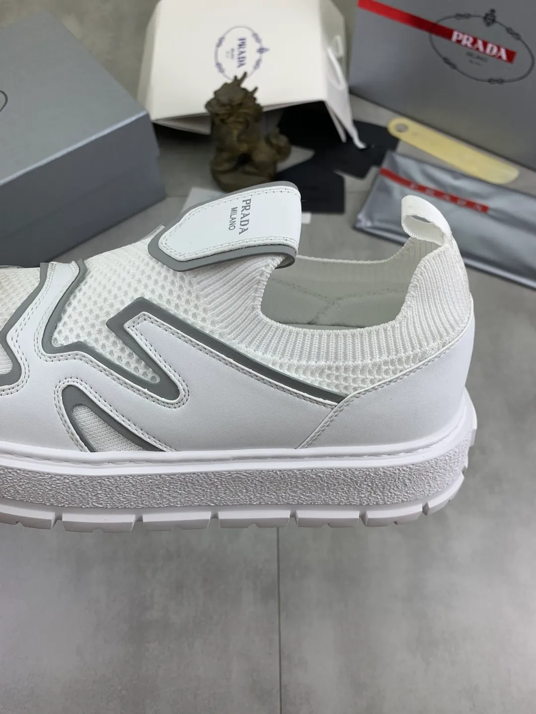 Men's shoes 💰P600💰 [New style] Flying weave series (summer must-have) is now available on the official website, 🆘 Trendy brand (Prada) mainly promotes popular models, avant-garde and versatile fashionable men's shoes, private version mold opening, cowhide surface splicing 1:1.. Fashionable and simple, original imported cowhide and cowhide leather feet; the atmosphere and personality are more fashionable, eye-catching and pursuing class. It will subvert the old idea and be a must-have for fashion trendsetters with you! Must keep it for yourself! High-end comfort and low-end, high-end quality workmanship. Size: 38-45 4️⃣colors available.